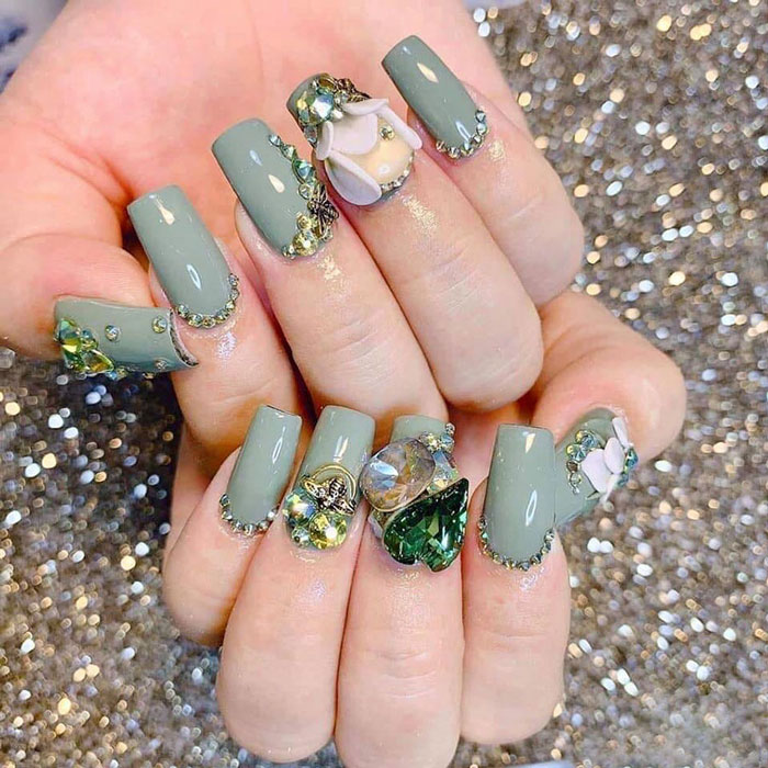 Bật mí những mẫu nail màu xanh rêu đính đá đẹp nhất hiện nay dành cho Diễm  Nails