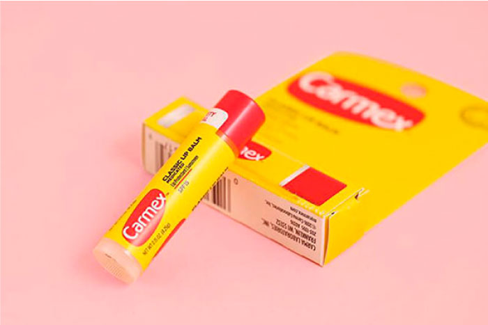 Review-son-duong-Carmex-Medicated-Lip-Balm